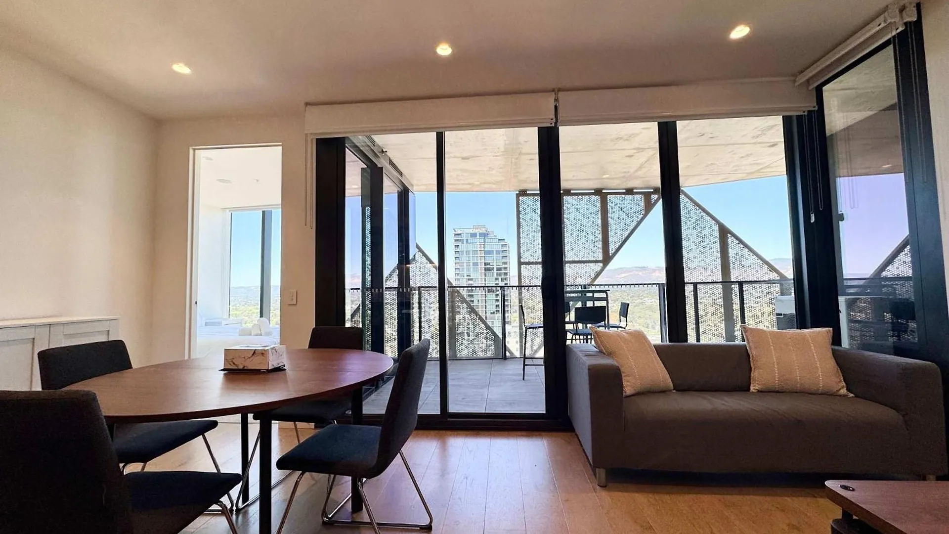 Beauty In The Sky - 2Br Apt With Amazing Views Of Rundle Mall 애들레이드 0*,  오스트레일리아
