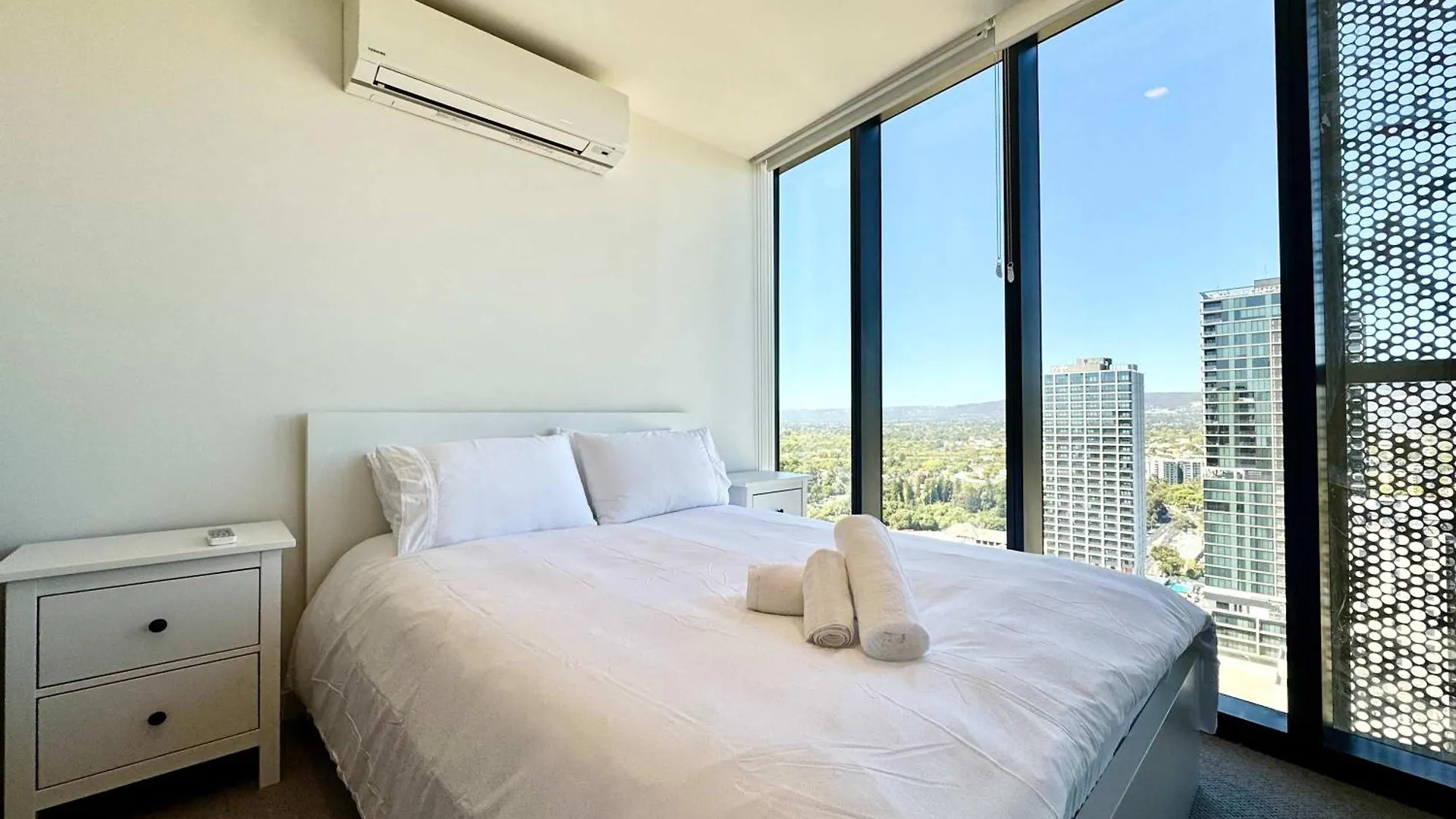 Beauty In The Sky - 2Br Apt With Amazing Views Of Rundle Mall 애들레이드 0*,
